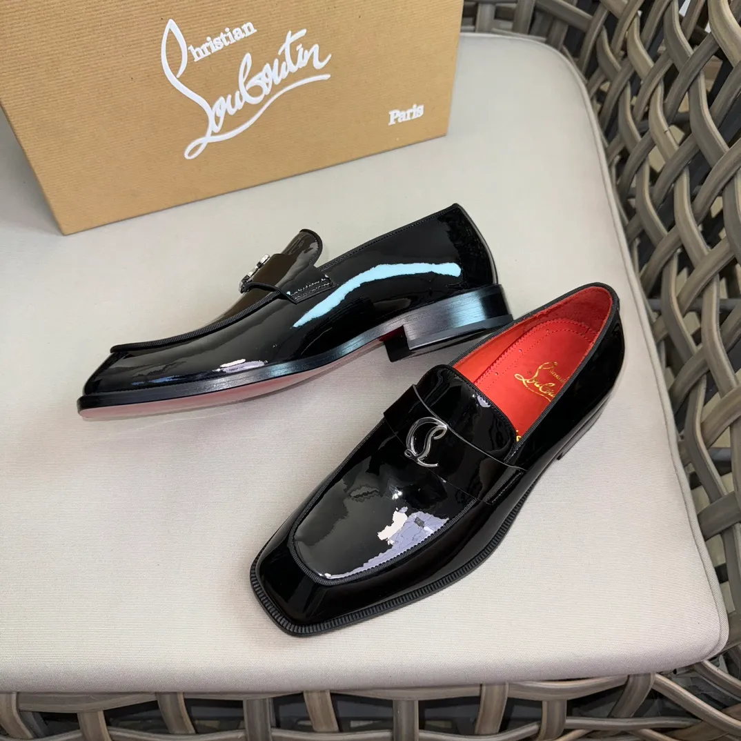 [CL red-soled shoes] Top P: 1020💰 Size 39-44 (⚠️38.45.46 custom-made, non-refundable and non-exchangeable) 🆑High-end men's business formal leather shoes, classic red-soled shoes | Fabric: Original imported first-layer cowhide, iconic rivet decoration | Lining: water-dyed cowhide lining Outsole: red cowhide outsole imported from Italy Brand: Christia*.Loubouti* 🆑 High-end men's business dress shoes | classic red soled shoes | Upper: original imported first layer cowhide iconic rivet decoration | Linning: Water dyed cow skin inner Outsole: red cowhide outsole imported from Italy Size: 39-44 (38.45.46 customized) Brand: Christia*.Loubouti*